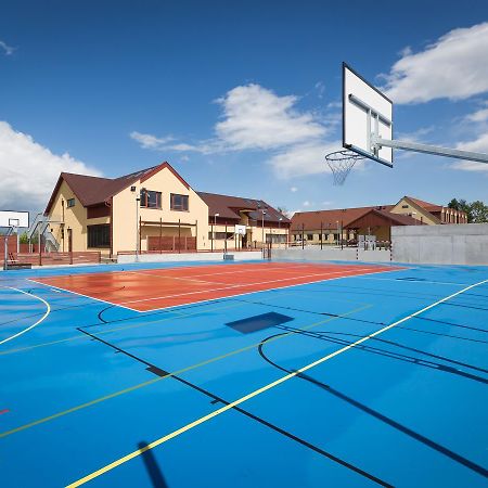 Sport Relax Hotel Na Kopecku Krinec Buitenkant foto
