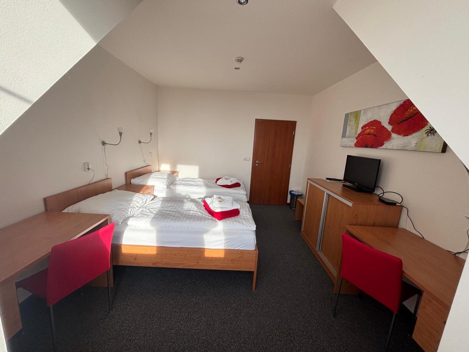 Sport Relax Hotel Na Kopecku Krinec Buitenkant foto