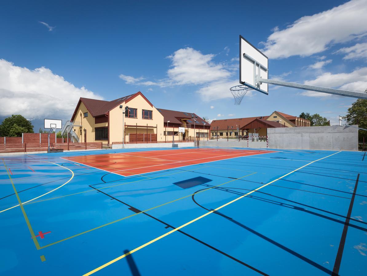 Sport Relax Hotel Na Kopecku Krinec Buitenkant foto